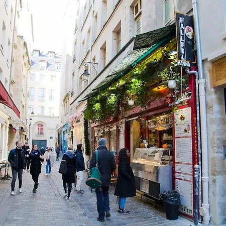 Charming Rue Des Rosiers Apartment Paris