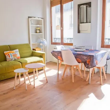 Charming Rue Des Rosiers Paris