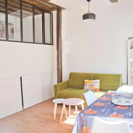 Charming Rue Des Rosiers Apartament *